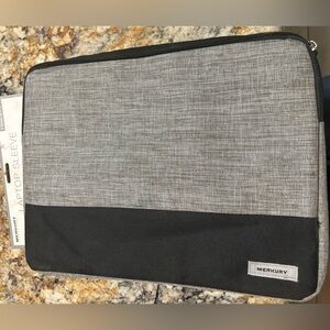 Merkury laptop sleeve (fits up to 14”)